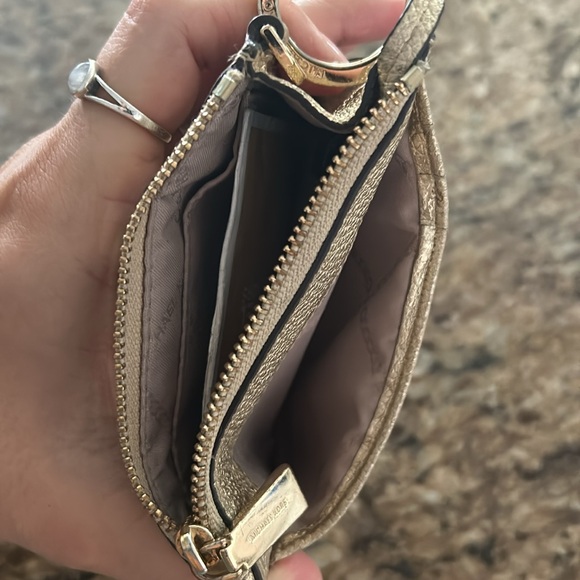 Michael Kors change purse - Picture 3 of 3